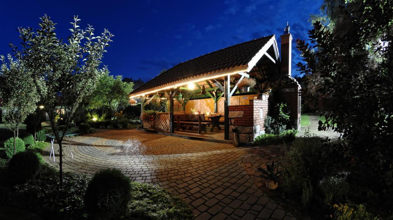 Szumi Las Events & Apartments Regimin エクステリア 写真